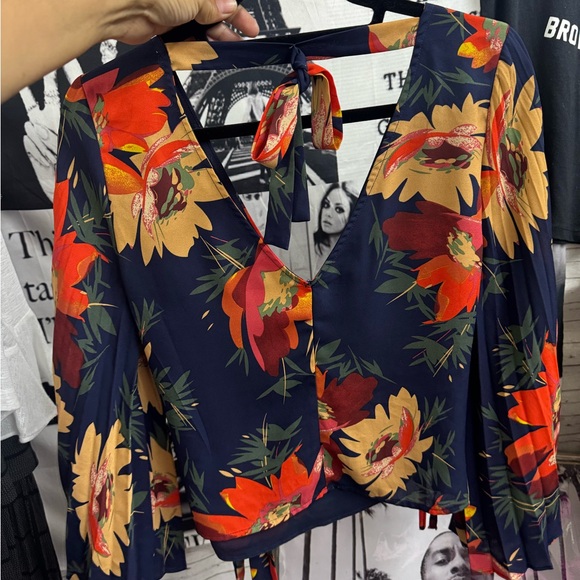 Lulumari Navy Floral Tie-Back Blouse - Picture 4 of 6